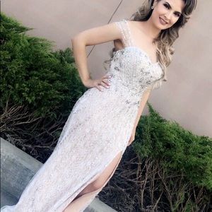 Beautiful prom/wedding dress